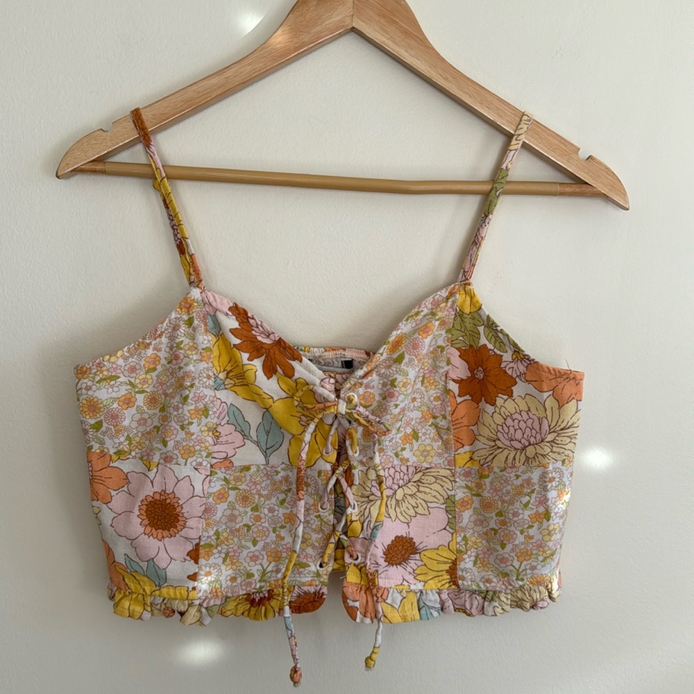 AEO floral patchwork top . - Picture 4 of 7